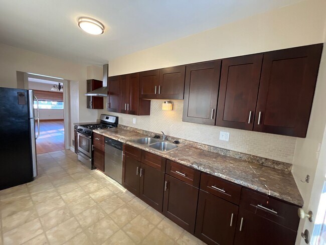 Building Photo - Unique 2 BR 1 BA in Upper Arlington