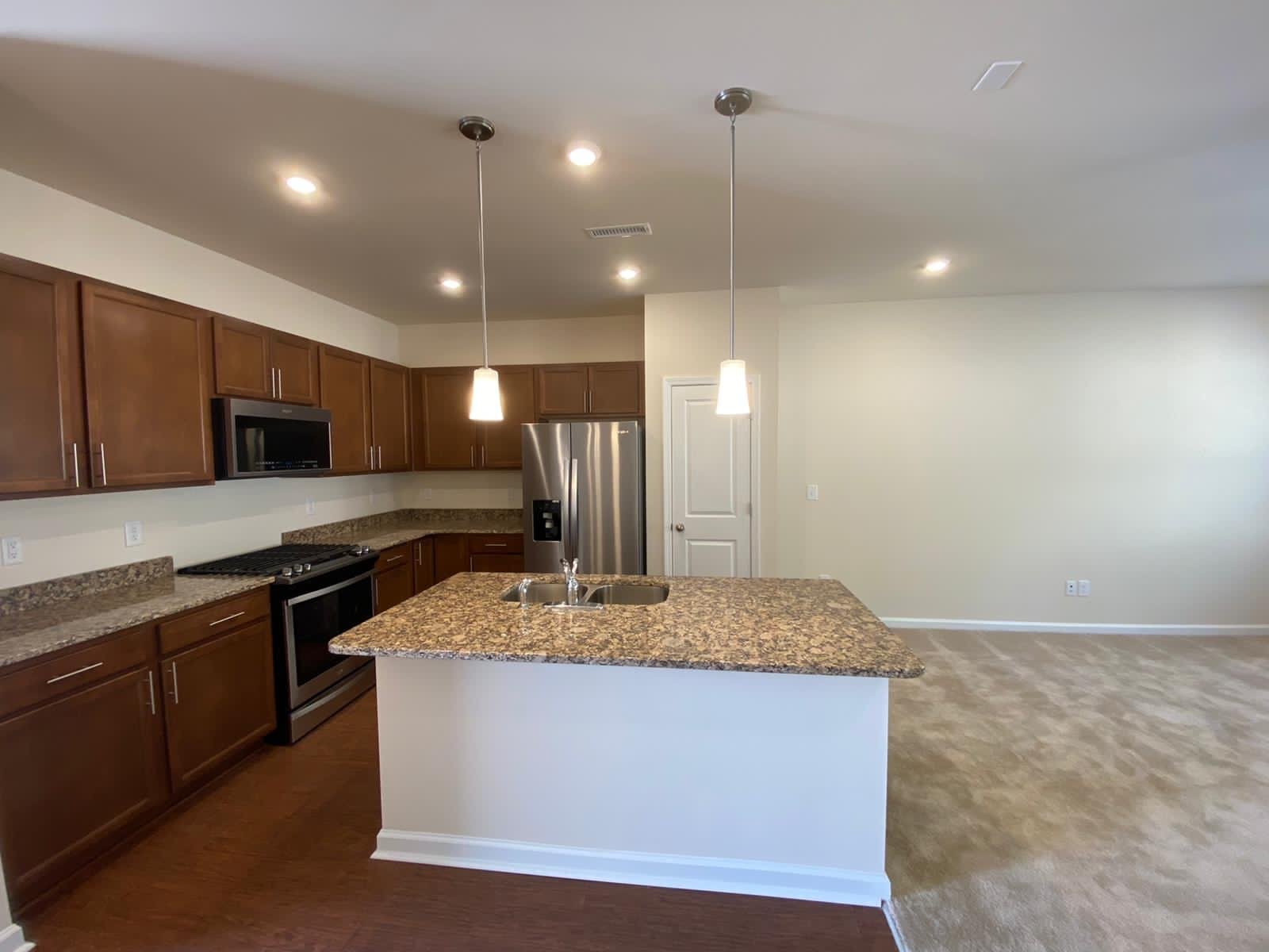 Building Photo - 317 White Oak Ridge Dr