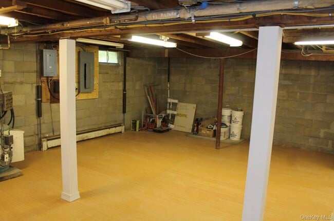 Building Photo - 509 E Broadway