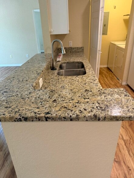 Granite Countertop in Kitchen - 823 Grand Regency Pointe