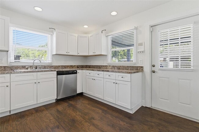 Building Photo - 469 38th Ave N