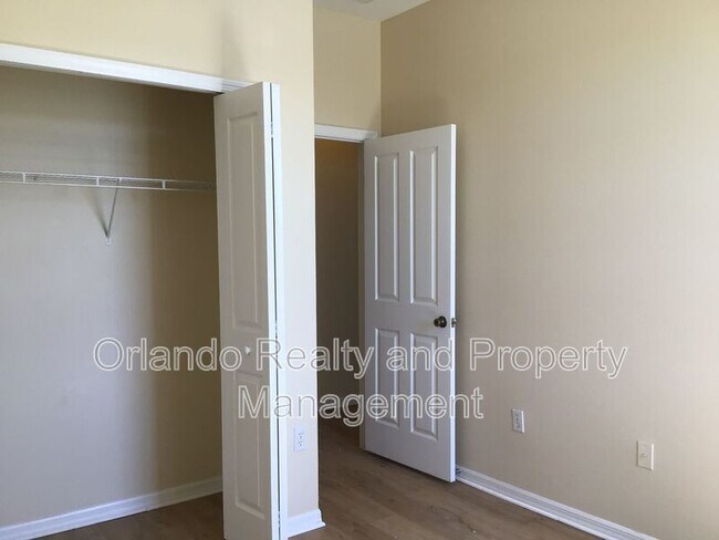 Building Photo - 264 Monroe Cir
