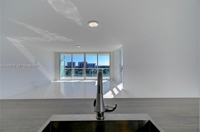 Building Photo - 400 Sunny Isles Blvd