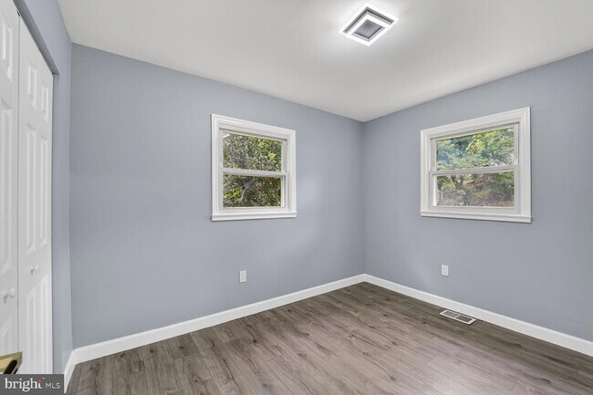 Building Photo - 3604 Halloway N