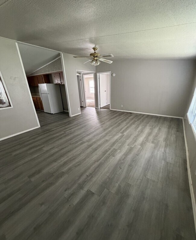 Building Photo - 3 Bedroom, 2 Bath In Stonewall
