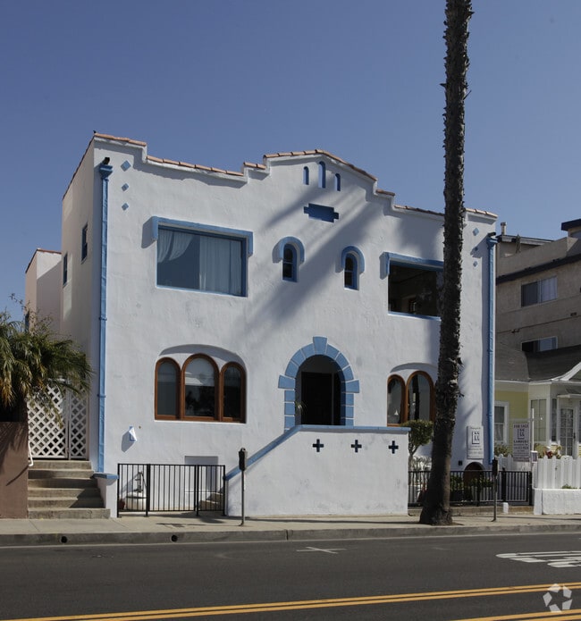 Building Photo - 2211 Ocean Ave