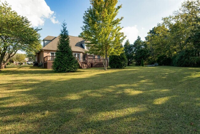 Building Photo - Super spacious 5 bedroom/3.5 bath home for rent in Murfreesboro!