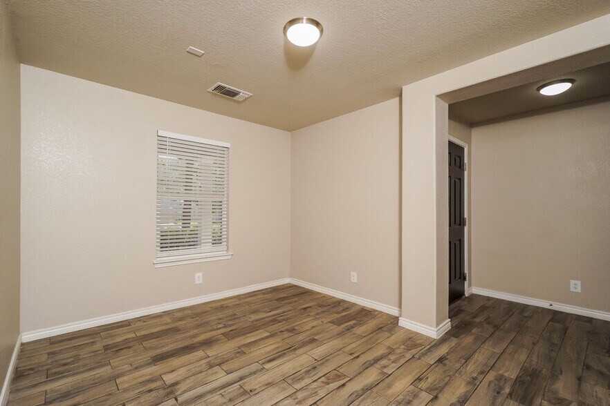 Building Photo - 7918 Meadow Wind
