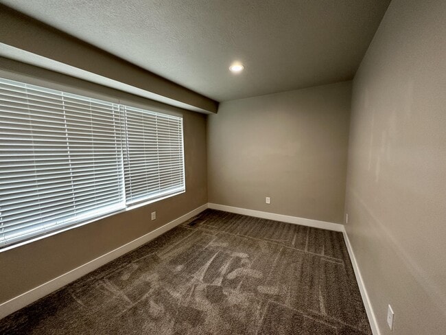 Building Photo - 2275 S 600 E