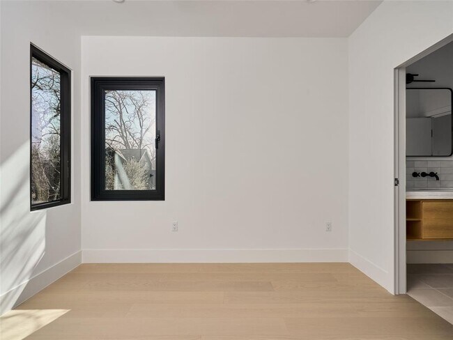 Building Photo - 3210 Thompson St