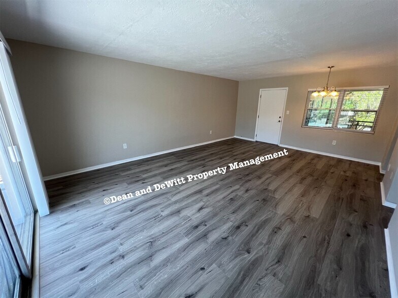Building Photo - 1 Bed/1 Bath - Unit 17
