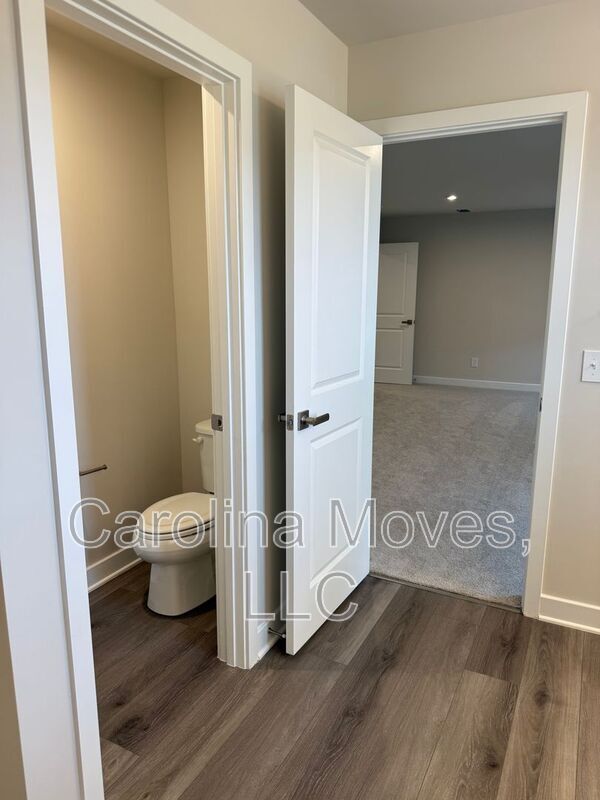 Building Photo - 7071 Glass Ct