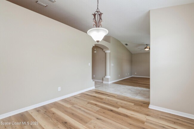 Building Photo - 5527 Indigo Crossing Dr