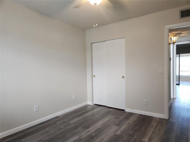 Building Photo - 2455 Finlandia Ln
