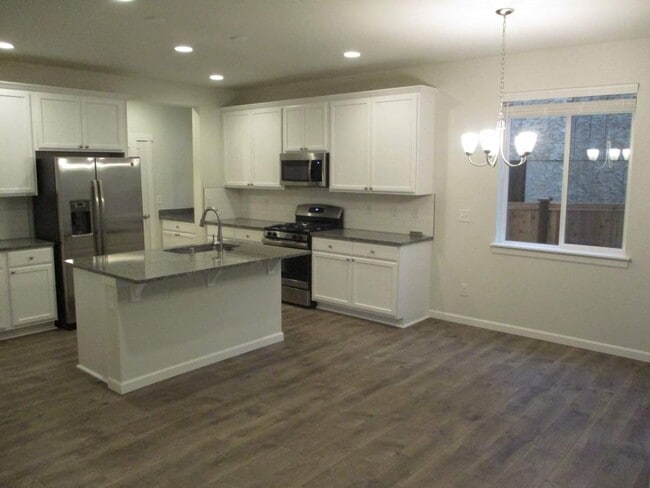 Building Photo - 3 Bedroom, 2.5 Bathroom Andasio Villiage H...