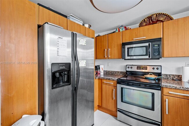 Building Photo - 6362 Collins Ave