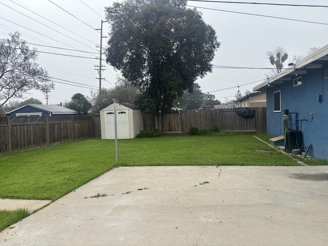 Building Photo - This charming 2-bedroom, 1-bathroom home in the heart of Modesto