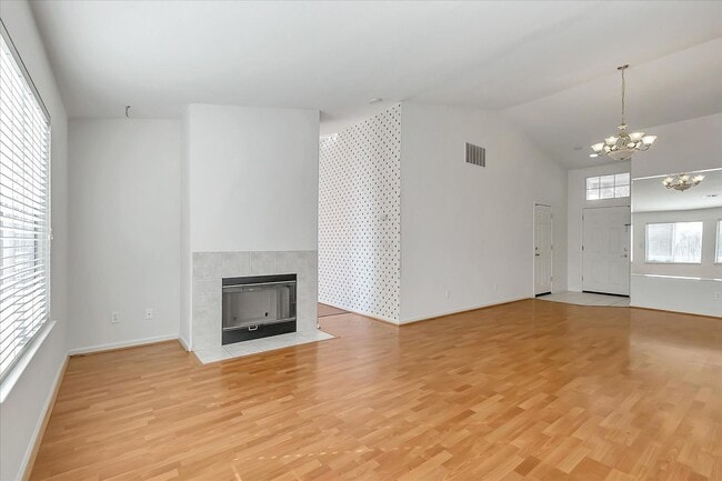 Building Photo - Bright 3 Bedroom Home with High Ceilings in Desirable San Jose Neighborhood