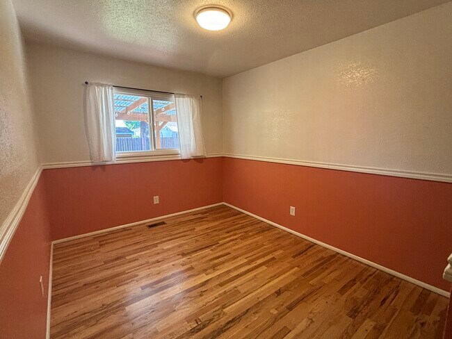 Building Photo - 7912 N Dwight Ave