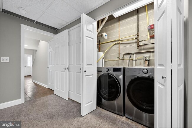 Building Photo - 100 Parker Ave