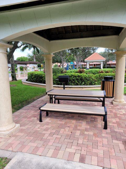 Building Photo - 2024 Alta Meadows Ln