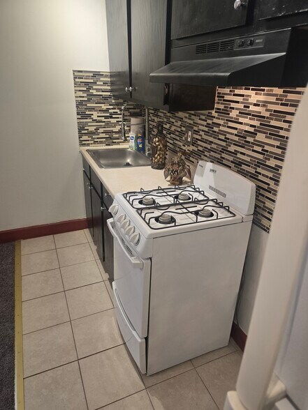 Building Photo - 1622 Bainbridge St