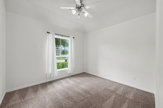 Building Photo - 21327 Somerset Shores Crossing