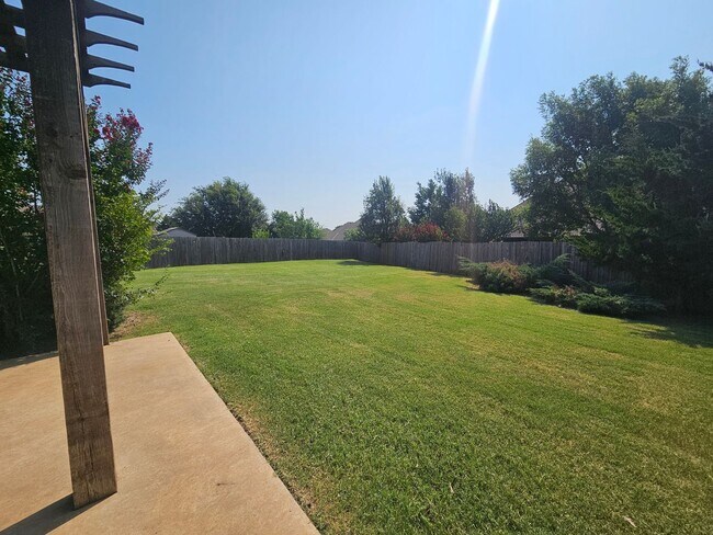 Building Photo - 513 Summit View Ct