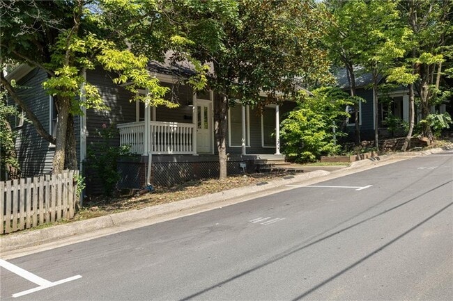 Building Photo - 347 Rollston Ave