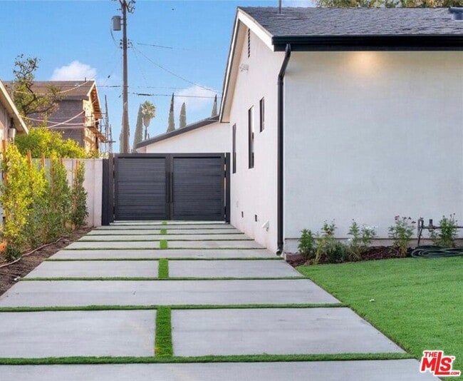 Building Photo - 10507 Dempsey Ave