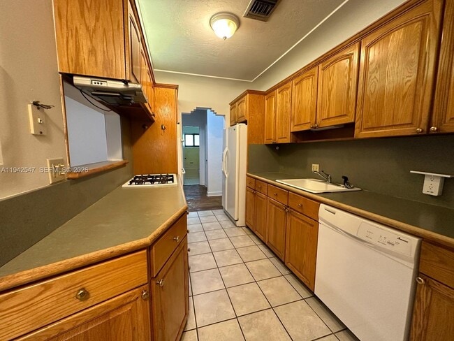 Building Photo - 3050 SW 21st St