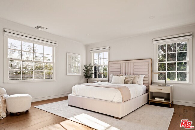 Building Photo - 12417 Mulholland Dr