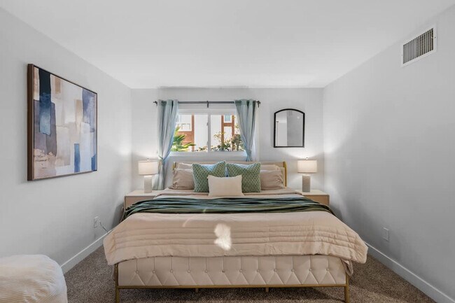 Building Photo - 9737 Benavente Pl