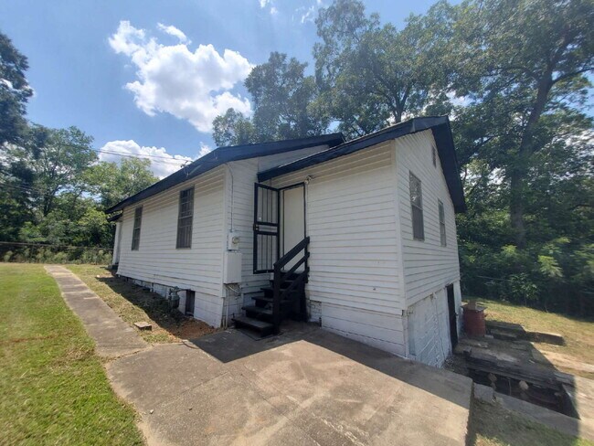 Building Photo - 320 Macon St