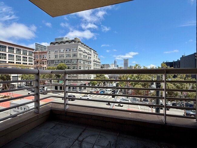 Building Photo - Beautiful 2 bedroom, 2 bath condo for rent...