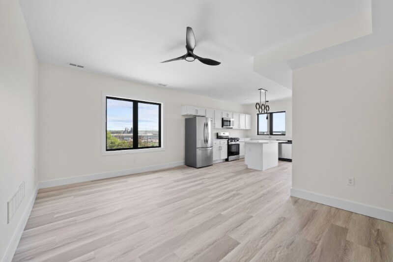 Building Photo - 1295 Holmden Ave