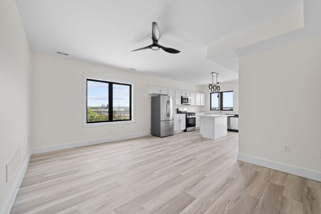 Building Photo - 1295 Holmden Ave