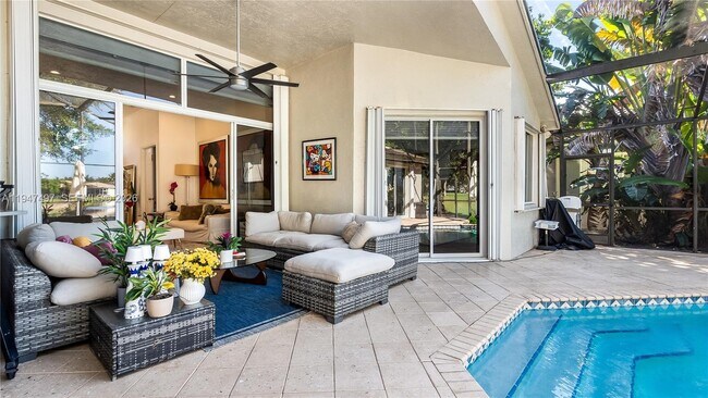 Building Photo - 2633 Oakbrook Dr