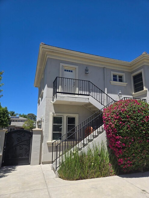 Building Photo - 1850 Kickapoo Ct