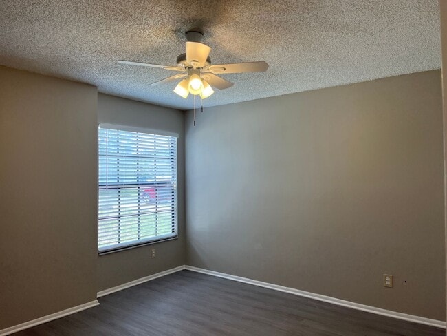 Building Photo - 2451 E Illiana St