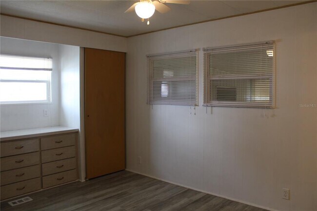 Building Photo - 204 50th Ave Dr W