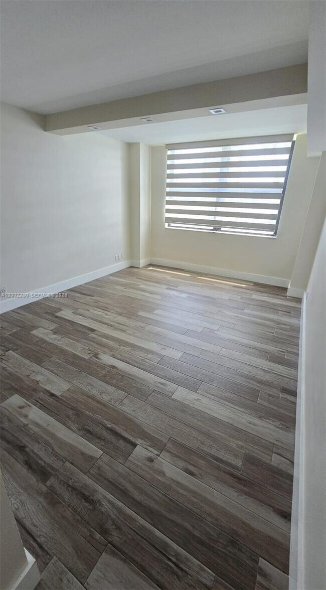 Building Photo - 18151 NE 31st Ct