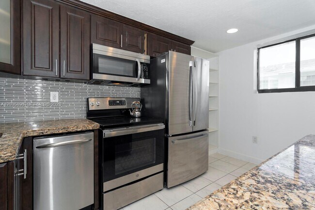 Building Photo - 2729 SW 67th Ave