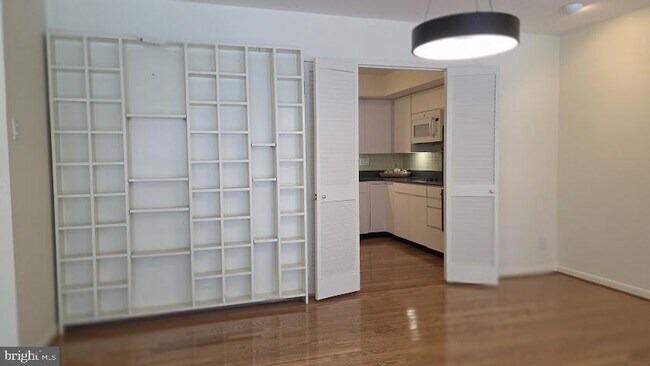 Building Photo - 4960 Sentinel Dr