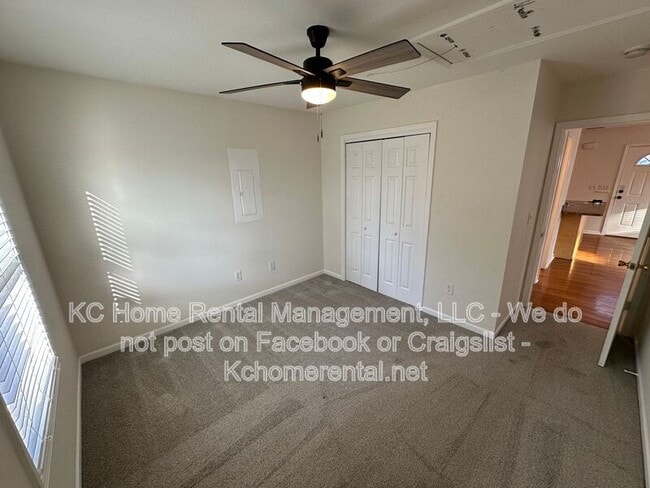 Building Photo - 1903 W 43rd Pl