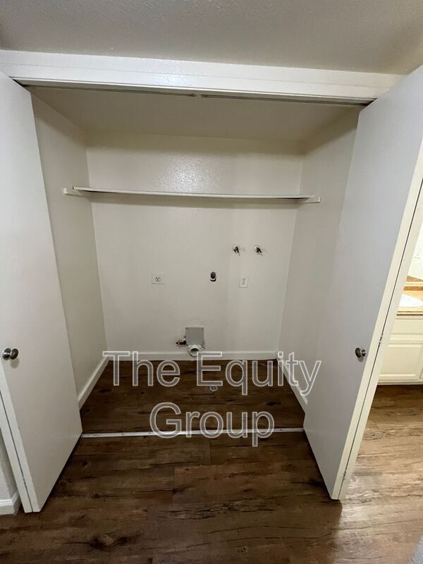 Building Photo - 3936 W Meadow Ave