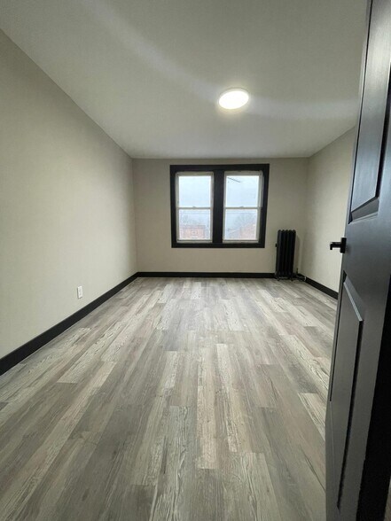 Unit 3 - 125 Wegman Pky