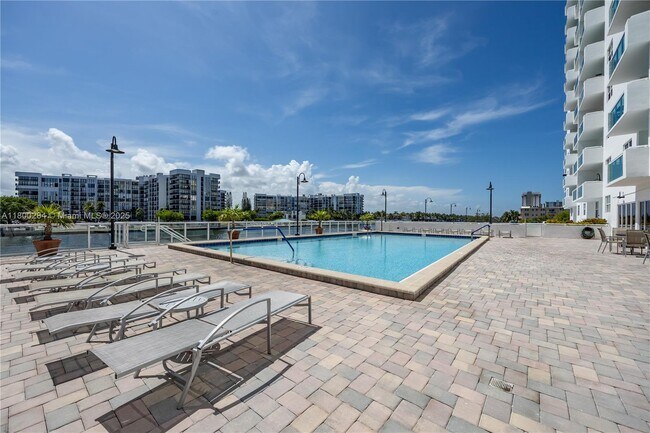 Building Photo - 3000 S Ocean Dr