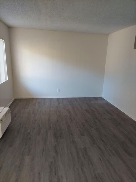 Building Photo - Etiwanda Villas