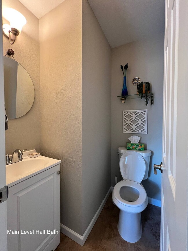 Building Photo - "Charming 2-Bed Townhouse Retreat on East Florida Ave with Spacious 1170 Sq Ft Layout!"